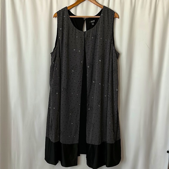 SLNY Dresses & Skirts - SLNY Gorgeous Gray/Black Sparkly Dress **Size 24W**